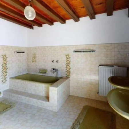 Alojamento de Acomodação e Pequeno-almoço Antica Dimora Russit Mediis